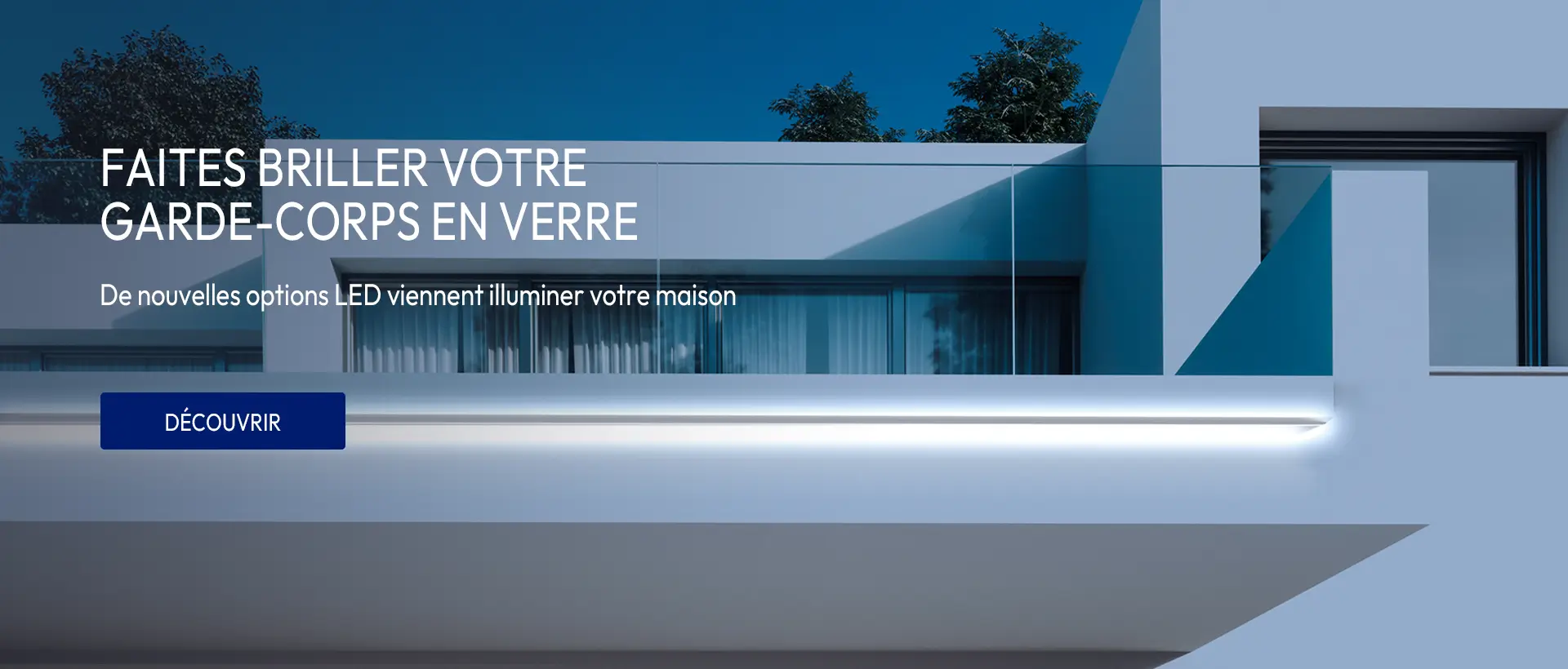 Une nouveauté du Garde-Corps en Verre : le Profilé pour LED vient se fixer au profilé du garde-corps pour illuminer l'extérieur du balcon 