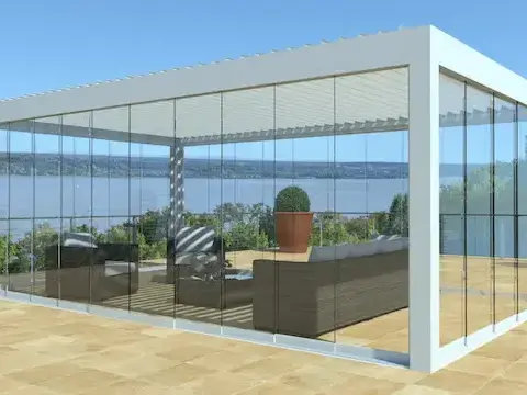 Fermeture sur les côtés pour pergola avec système en verre coulissant et pivotant Seeglass Sub Glass Systems