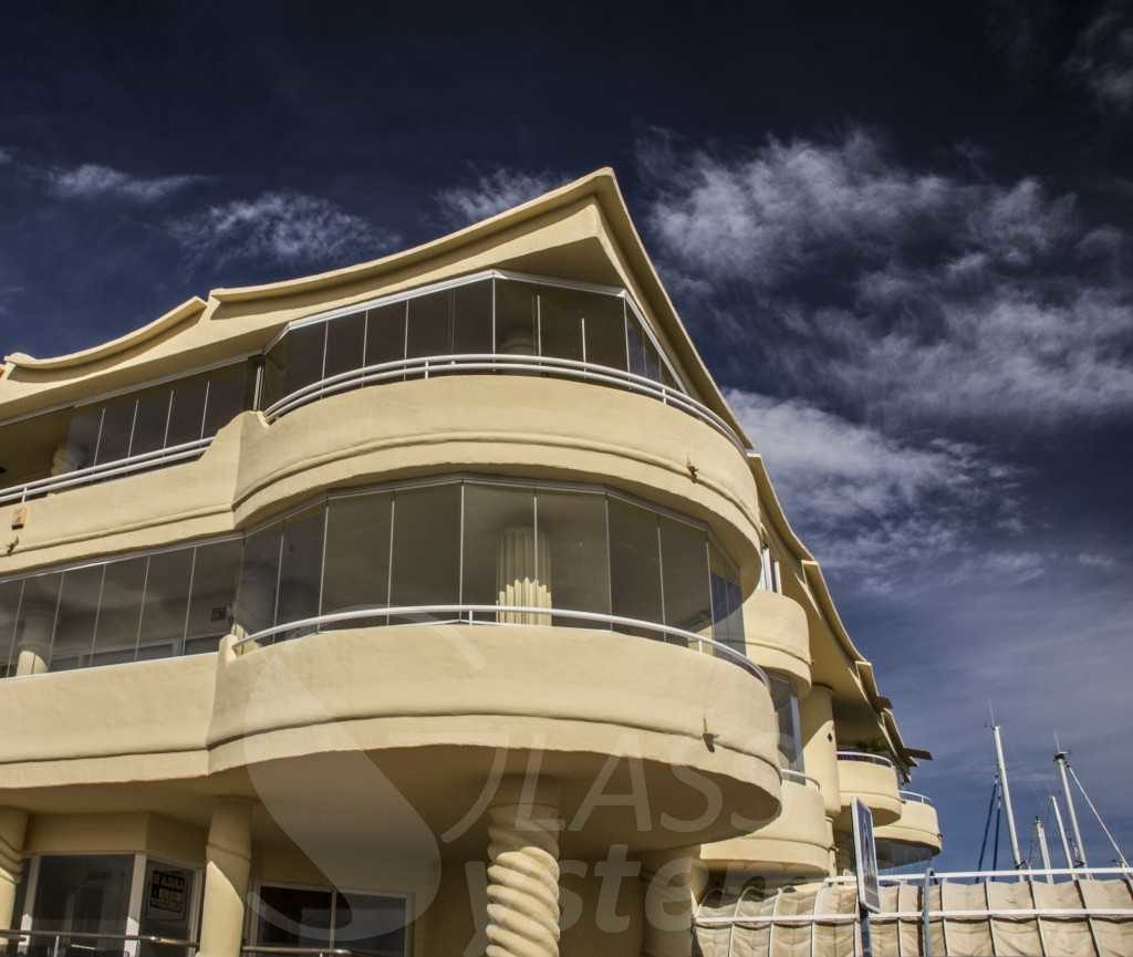 fermeture balcon curviligne en rond Fermeture pour balcon curviligne rond