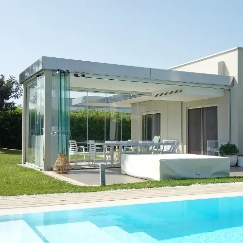 pergola fermée sur les côtés avec le Rideau de Verre