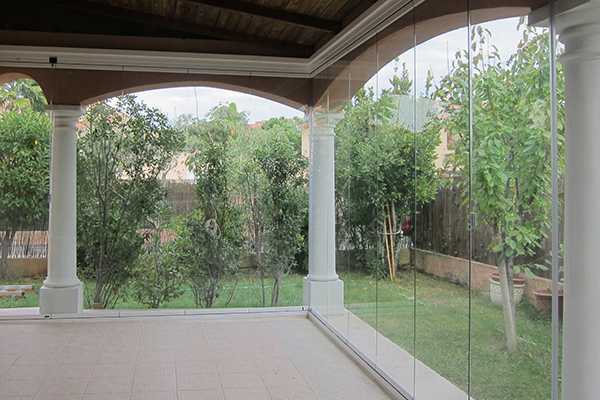 Fermeture de terrasse couverte en arches avec le Rideau de Verre