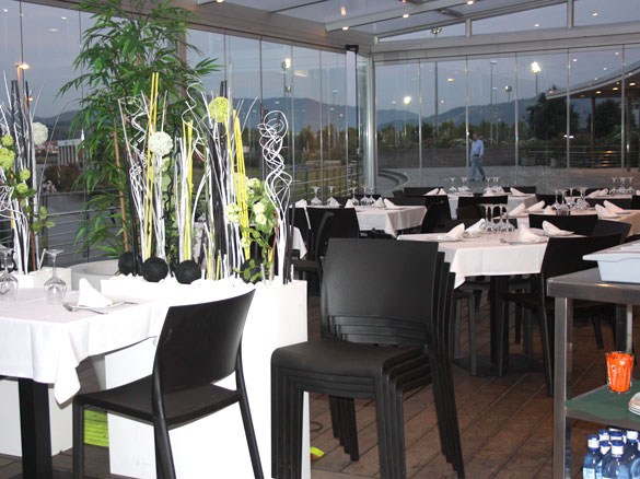 Remplacement baches pvc restaurant par du verre