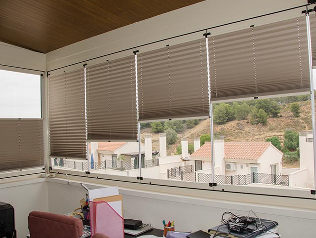 Tissu occultant pour store plissé