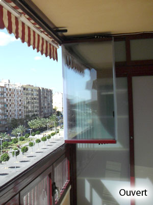 Fermeture en verre ouverte sur balcon