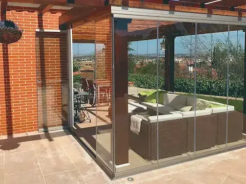 Cloison en verre pour fermer terrasse balcon ou pergola en structure bois ou légère