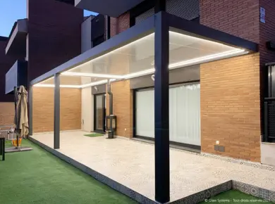 Pose double pergola côte à côté sur mesure avec intégration de l'éclairage LED dans la périphérie intérieure du toit en panneau sandwich