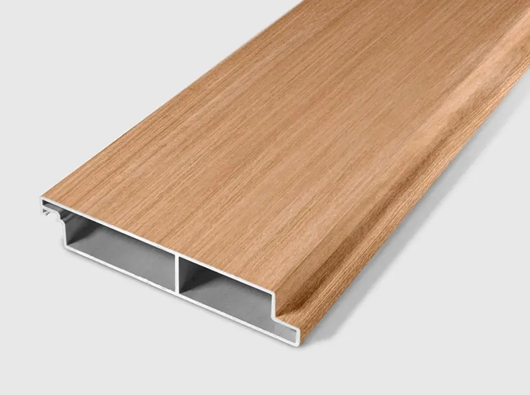 Store vertical enrouleur extérieur installé pour une pergola