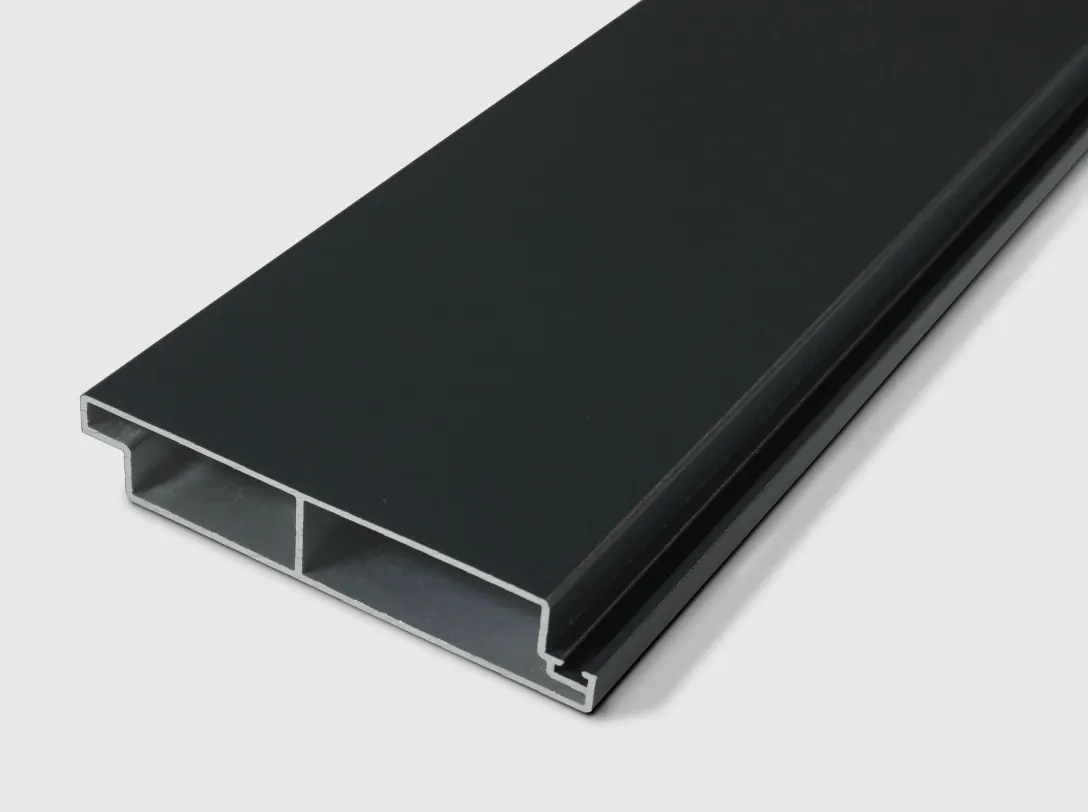 Store vertical enrouleur extérieur installé pour une pergola