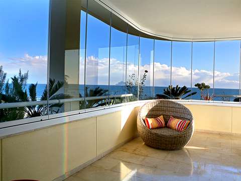 Fermeture panoramique en verre pour fermer balcon