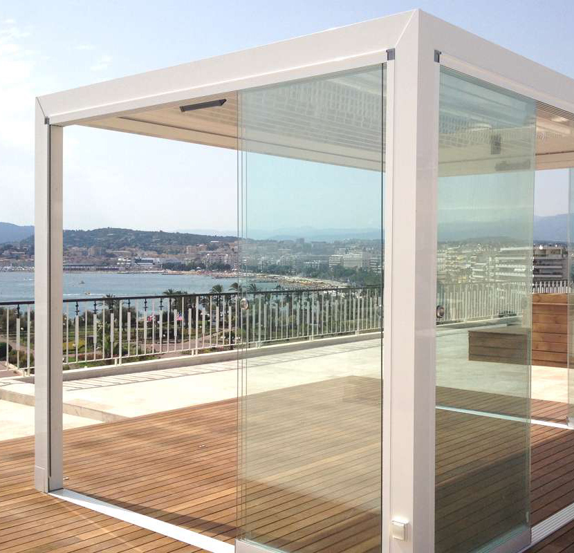 Seeglass RUN coulissant en verre pour fermer une pergola