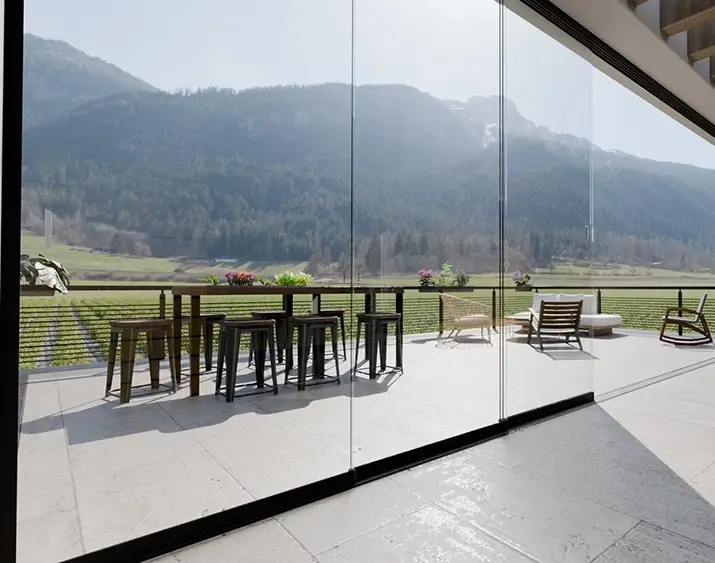 Glass Systems, fournisseur de fermeture en verre panoramique et brise-soleil sur mesure et de qualité