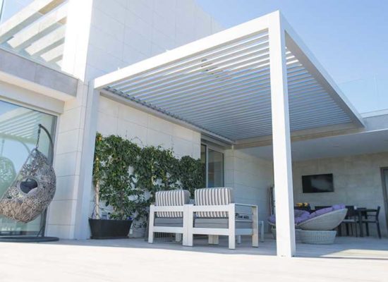 Avantages d'une pergola bioclimatique Glass Systems