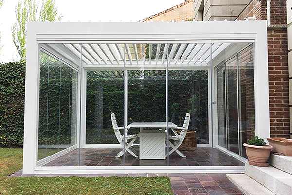 fermeture de pergola avec coulissant en verre