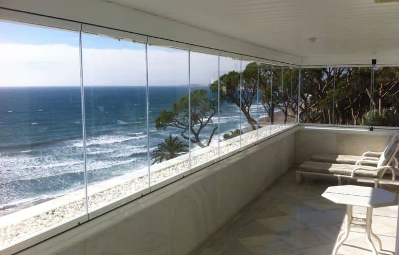 Le Verre Panoramique, solution de fermeture pour aménagement extérieur chez Glass Systems