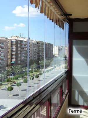 fermeture de balcon avec le Rideau de Verre en mode fermé