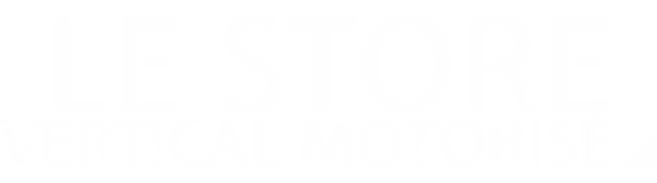Logo Store Vertical Motorisé par Glass Systems